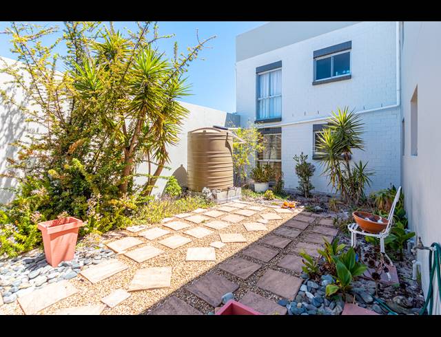 1 BEDROOM APARTMENT SOLD IN BLOUBERG SANDS